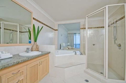 Oceana On Broadbeach - Accommodation Batemans Bay 5