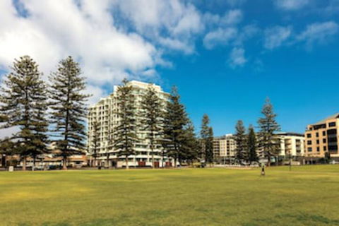 Oaks Glenelg Liberty Suites - Accommodation Batemans Bay 0