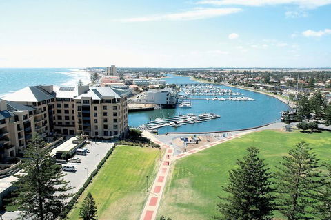 Oaks Glenelg Liberty Suites - Accommodation Batemans Bay 4