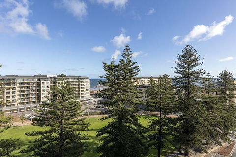 Oaks Glenelg Liberty Suites - Accommodation Batemans Bay 6