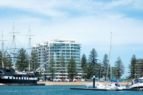 Oaks Glenelg Liberty Suites - Accommodation Batemans Bay 2