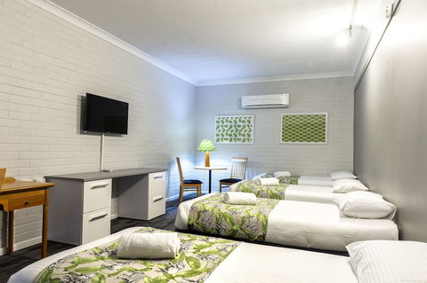 Country Motel Ipswich - Accommodation Batemans Bay 6
