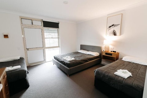 The Ophir Hotel - Accommodation Batemans Bay 5