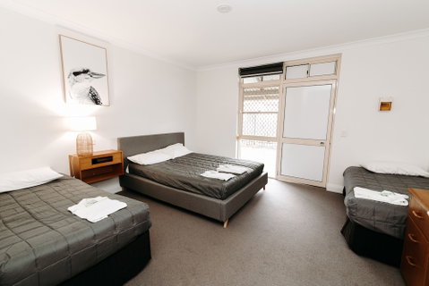The Ophir Hotel - Accommodation Batemans Bay 2