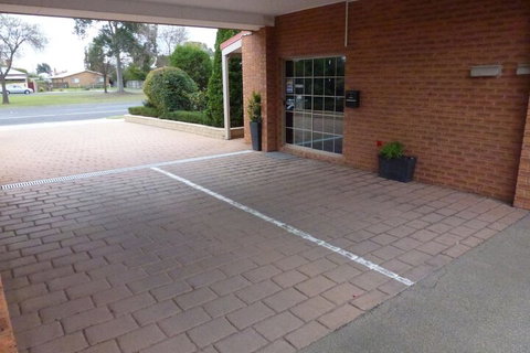 Colonial Motor Inn Bairnsdale - Accommodation Batemans Bay 3