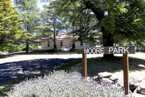 Moore Park Inn - Accommodation Batemans Bay 0
