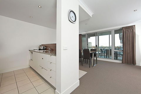 Accommodate Canberra - The Avenue - Accommodation Batemans Bay 6