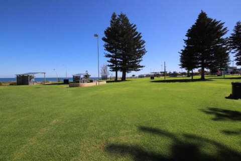 Perth Beachside Holiday House - Accommodation Batemans Bay 5