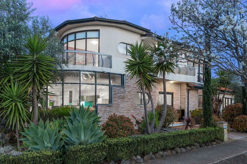 Villa De Marseilles Melbourne - Accommodation Batemans Bay 2