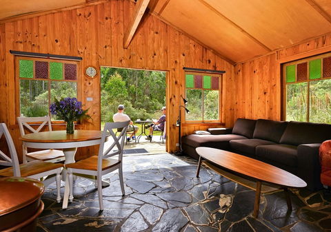 Saintys Creek Cottage - Accommodation Batemans Bay 5