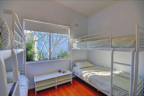 Lakes Edge Cottage - Accommodation Batemans Bay 4