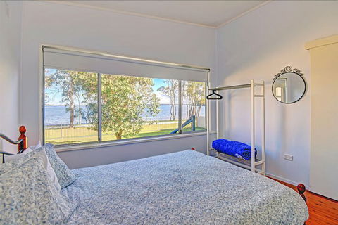 Lakes Edge Cottage - Accommodation Batemans Bay 1