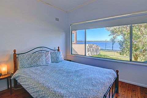 Lakes Edge Cottage - Accommodation Batemans Bay 2