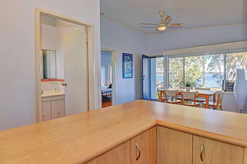 Lakes Edge Cottage - Accommodation Batemans Bay 7