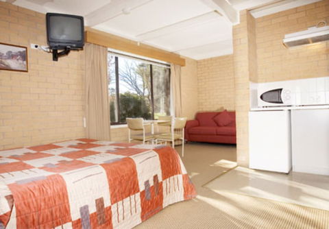 Yowani Country Club - Accommodation Batemans Bay 0
