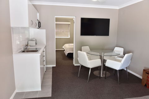 Dutchies Motel Nelson Bay - Accommodation Batemans Bay 2