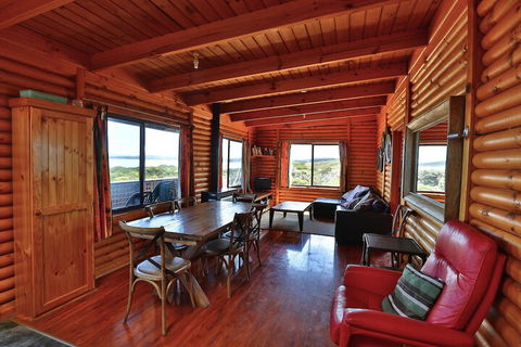 Cloudy Bay Cabin - Accommodation Batemans Bay 4