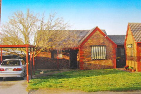 Maple Tree Cottage - Accommodation Batemans Bay 1