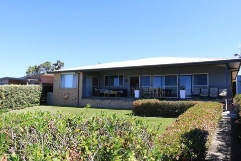 Bunkys By The Sea Holiday House - Accommodation Batemans Bay 1