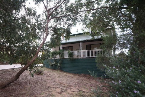 Cliff House Cottage - Accommodation Batemans Bay 1