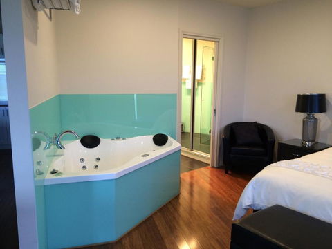 The Red Stag - Accommodation Batemans Bay 4