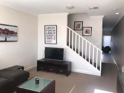 Travers Street Apartment - Accommodation Batemans Bay 2
