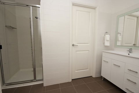 Woodville Beach Townhouse 5 - Accommodation Batemans Bay 2