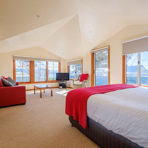 Cod Rock Point - Accommodation Batemans Bay 0