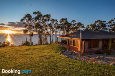Tinderbox Cliff House - Accommodation Batemans Bay 0