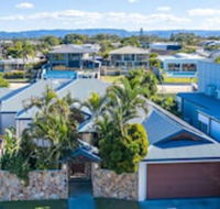 Maureen Waterfront Beach House - Accommodation Batemans Bay