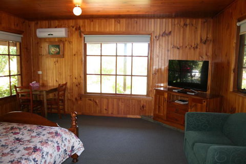 Gaol House Cottages - Accommodation Batemans Bay 3