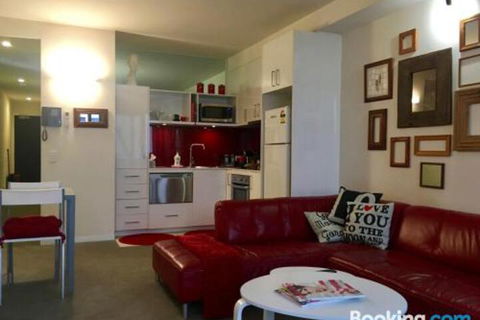 Quiet Laneway Apartment Near Bourke St. Mall - Accommodation Batemans Bay 0