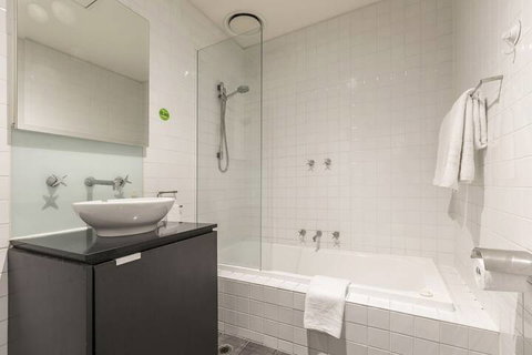 Absolute Collins - Accommodation Batemans Bay 3