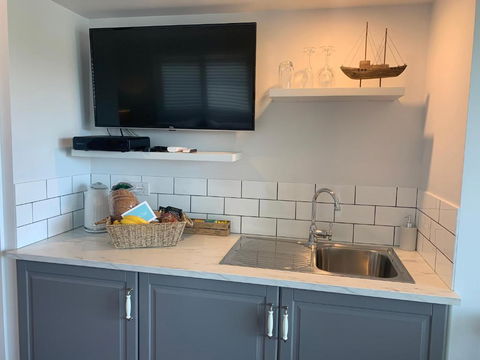 B & B On The Water - Accommodation Batemans Bay 2
