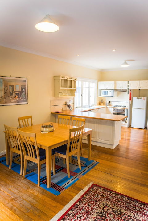 Whispering Pines Cottages - Accommodation Batemans Bay 4
