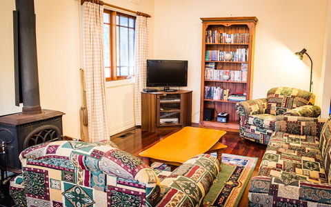 Whispering Pines Cottages - Accommodation Batemans Bay 2