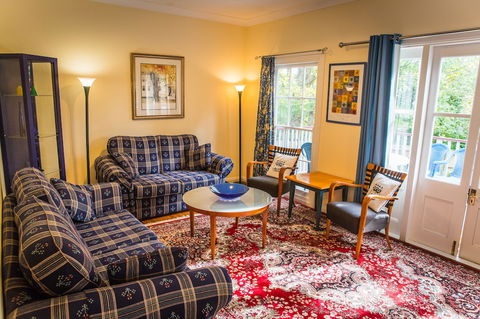 Whispering Pines Cottages - Accommodation Batemans Bay 1
