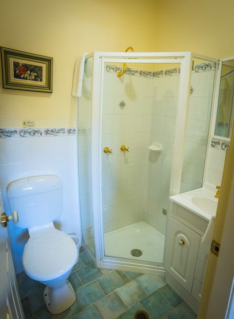 Whispering Pines Cottages - Accommodation Batemans Bay 5