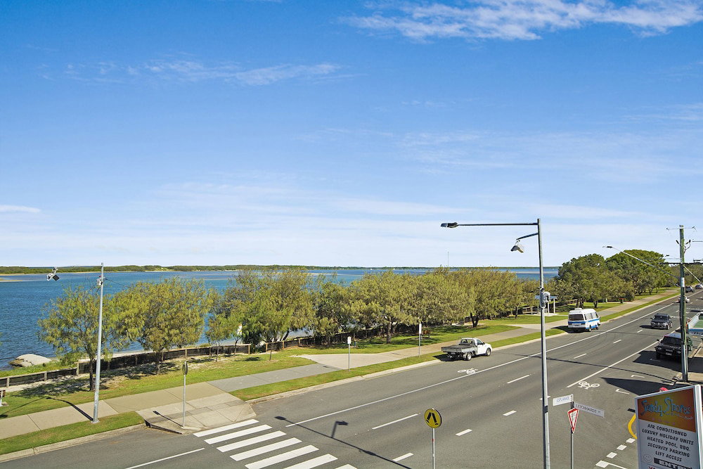 Aroona QLD Accommodation Batemans Bay
