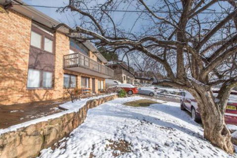 Alpine Apartment Great Location With Views Of Lake Jindabyne - Accommodation Batemans Bay 4