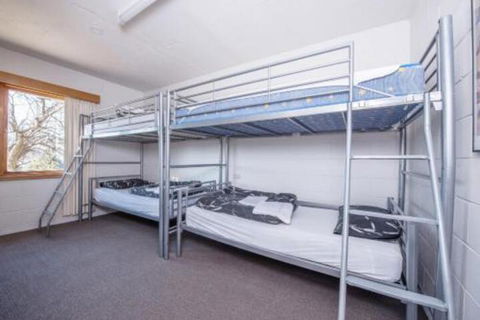 Alpine Apartment Great Location With Views Of Lake Jindabyne - Accommodation Batemans Bay 6