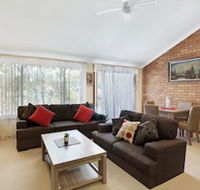 Macadamia Court 2/8 Government Road - Accommodation Batemans Bay