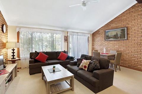 Macadamia Court, 2/8 Government Road - Accommodation Batemans Bay 2