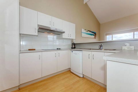 Moy At Nelson Bay, 2/30 Thurlow Avenue - Accommodation Batemans Bay 5
