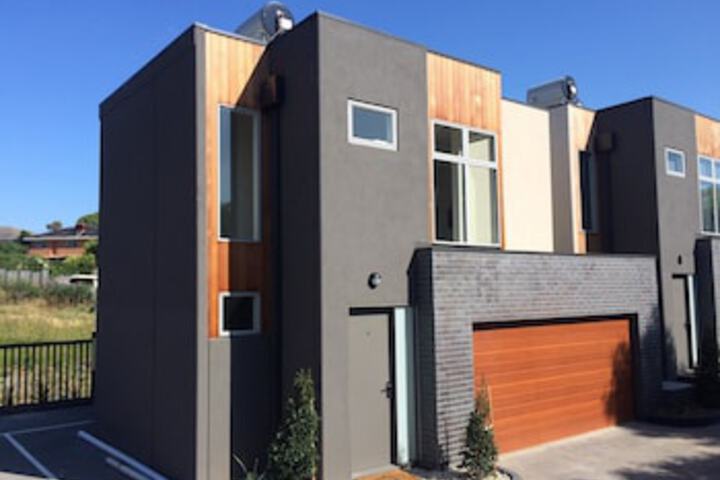 Niddrie VIC Accommodation Batemans Bay