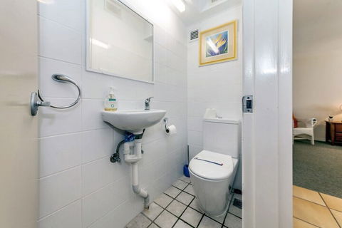 Mistral Court Unit 2 / 17 Mistral Close - Accommodation Batemans Bay 5