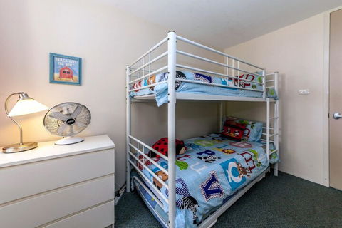 Mistral Court Unit 2 / 17 Mistral Close - Accommodation Batemans Bay 2