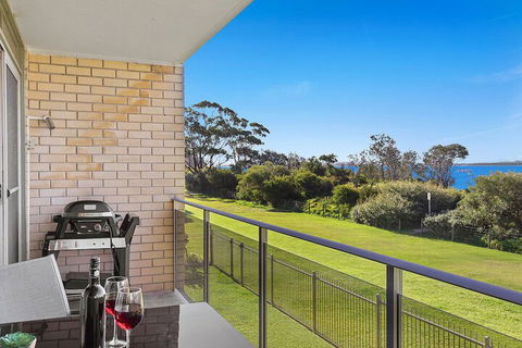 The Helm, Unit 1, 22 Voyager Close - Accommodation Batemans Bay 6