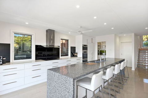 Ultimate Beach House - Accommodation Batemans Bay 6