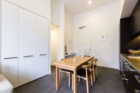 GEORGE, 1BDR North Melbourne Apartment - Accommodation Batemans Bay 2